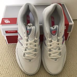 Women’s walking shoe